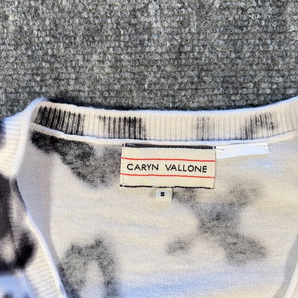 Caryn Vallone Small Sweater White Black Abstract Animal Print V-Neck Lightweight - Picture 6 of 7